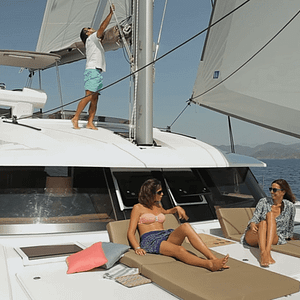 fountaine pajot ipanema 58 relaxing foredeck with cushions